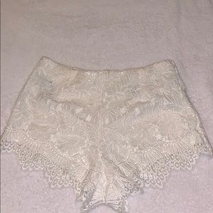 Forever 21 White lace mini shorts size S